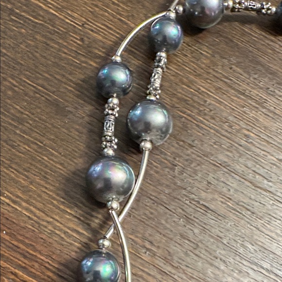 Elegant Gunmetal Pearl Necklace - Picture 3 of 5